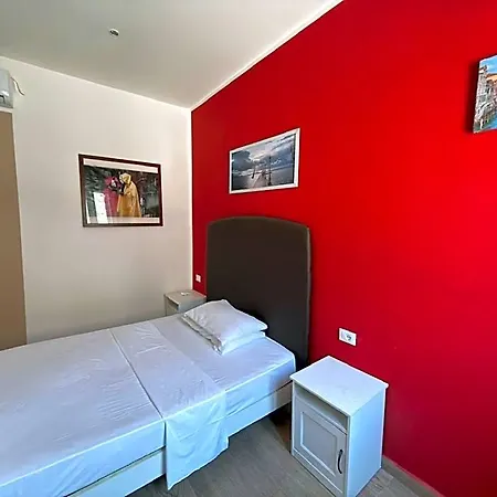 Dream Hotel *